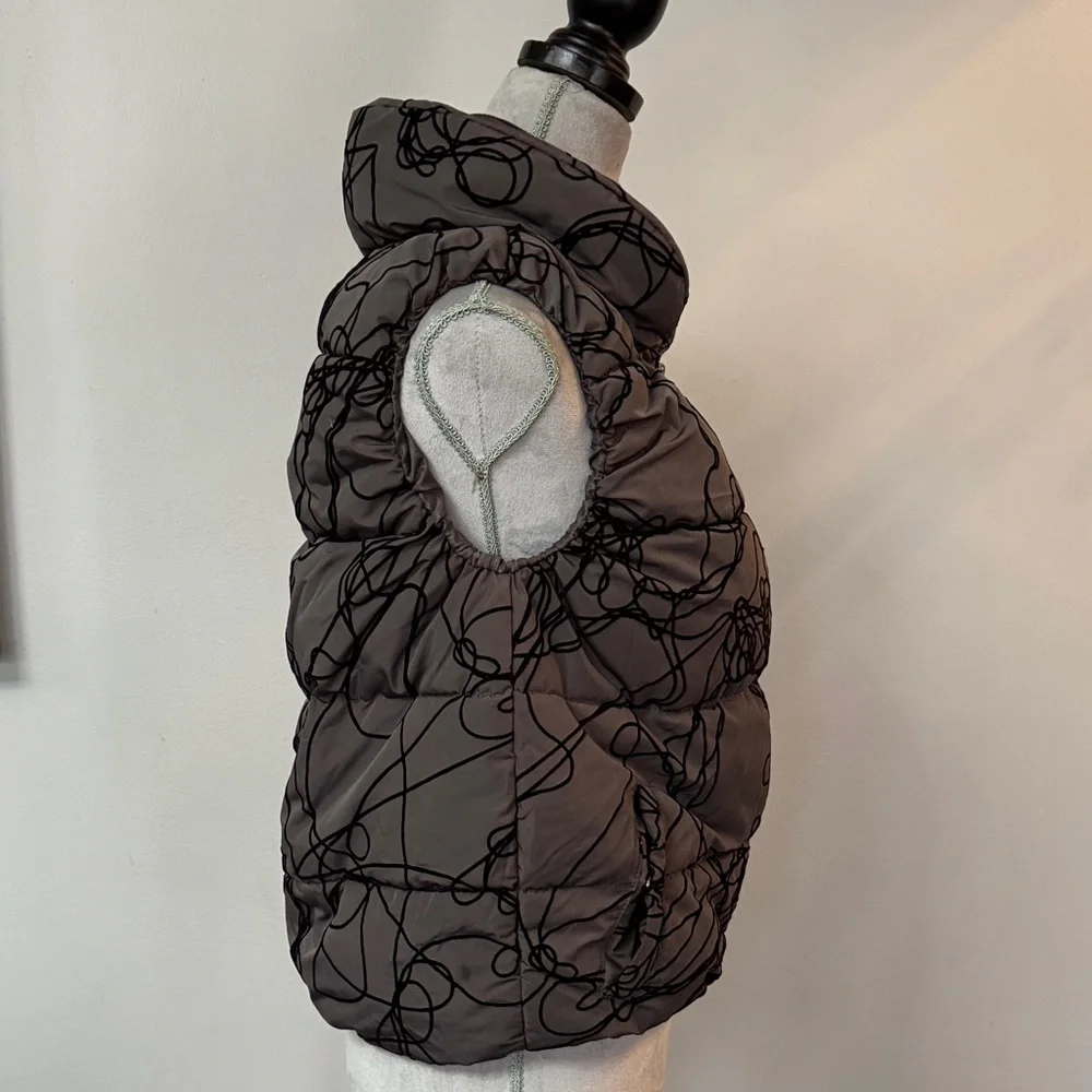 Calvin Klein velour scribble Gray and Black Patterned Puffer Vest EUC M - Picture 7 of 14